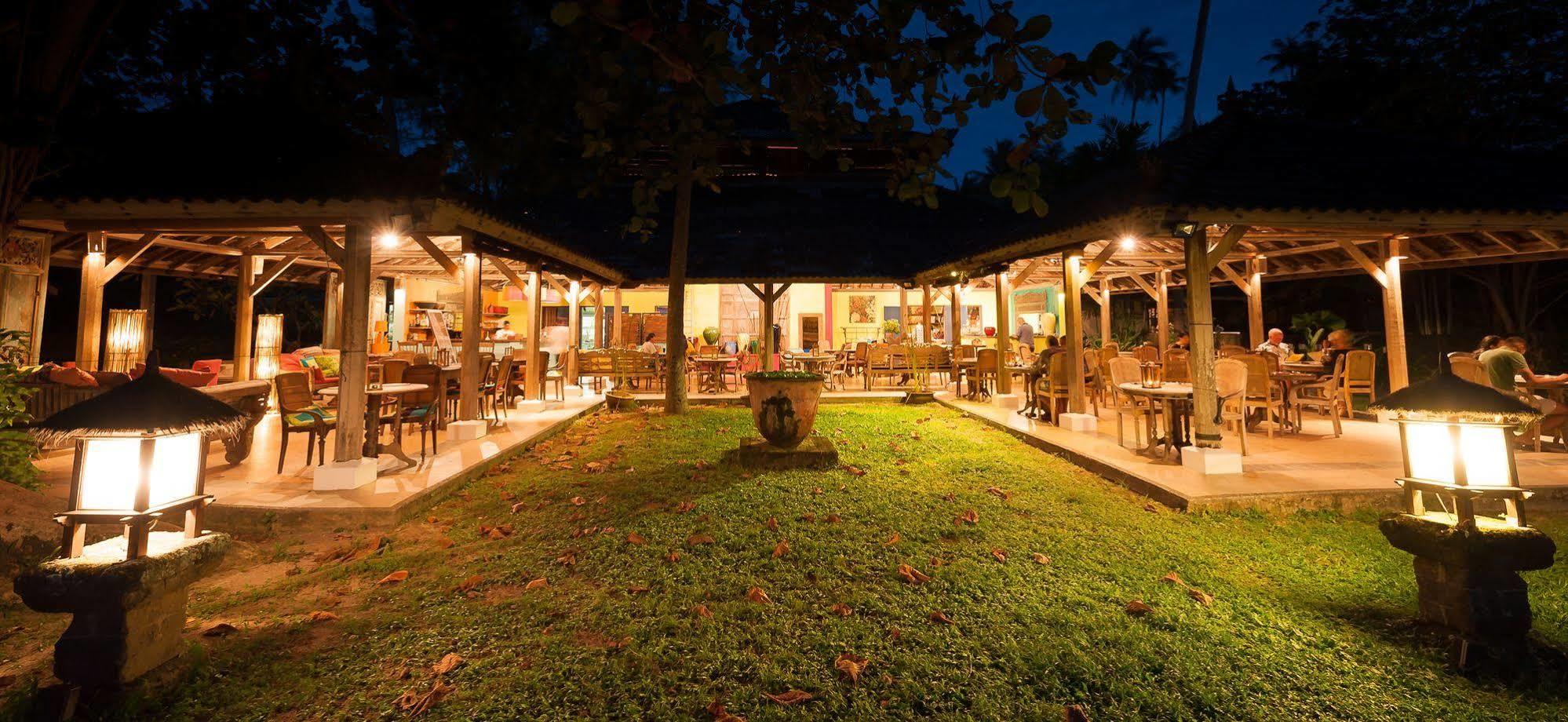 Bon Ton Antique Wooden Villas Pantai Cenang  Eksteriør billede